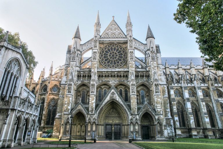 Arsitektur Gotik: Katedral-Katedral Megah di Eropa